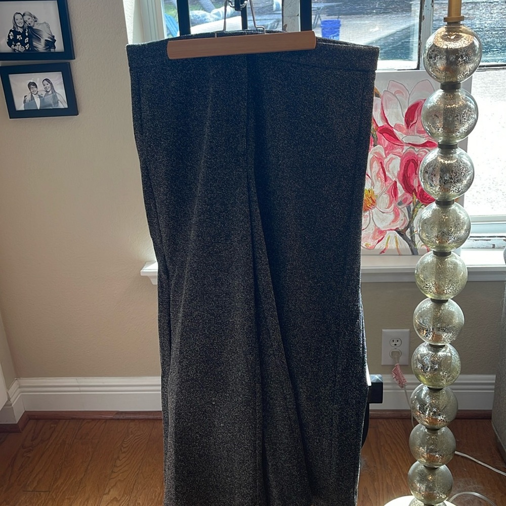 Ann Taylor excellent used condition marled cropped wide, leg pants, black